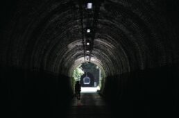 トンネル通過中