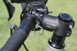 ハンドル角度をワンタッチで変えることで反転させる機構