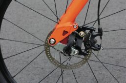 フロントサスペンション