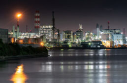 浮島運河を照らす工場群