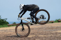 マウンテンバイクでジャックナイフする方法