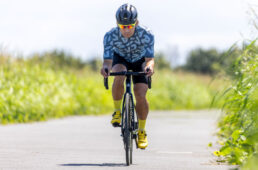 ロードバイクで向かい風の中をなるべく楽に走る方法