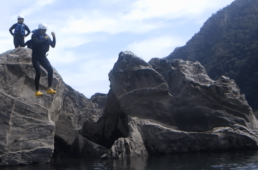 3mの岩からダイブ