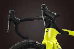 ピナレロ・新型ドグマ F　カンパニョーロ スーパーレコード ワイヤレス完成車