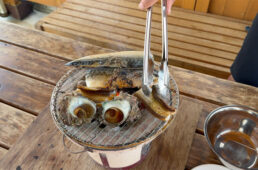 魚介を七輪で焼く