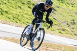 ジャイアント・ディファイ アドバンスド プロ 2を試乗