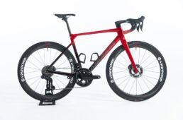 宇都宮ブリッツェンが2025年チームキット、使用バイク