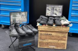 カトーサイクル　シマノ・グラビティフットウエア POP-UP