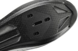 新設計のフルカーボンソール