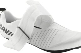 ストラップは開いた状態でロックできる