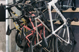 XEAM 博多内に設けられたレンタサイクル展示スペース