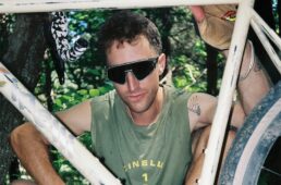 チネリ×オークリー2025コラボ