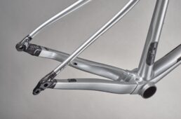 タイム・アルプデュエズX2025新色