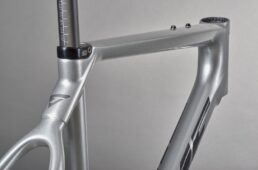 タイム・アルプデュエズX2025新色