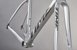 タイム・アルプデュエズX2025新色