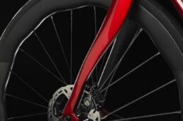 ピナレロ・ニュードグマ F　スターリーレッド