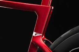 ピナレロ・ニュードグマ F　スターリーレッド