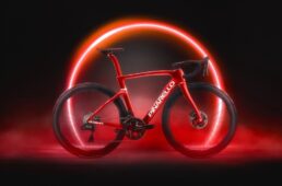 ピナレロ・ニュードグマ F　スターリーレッド