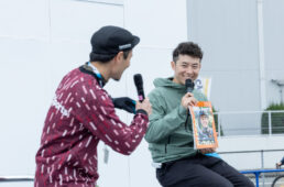 動画クリエーターのけんたさん（写真奥）