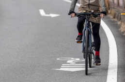 自転車は原則として車道の左側を走行する