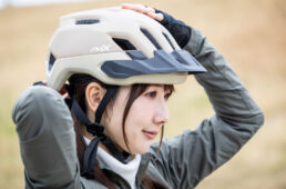 必ず自転車用ヘルメットを装着する