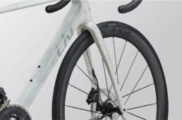 Liv ランマ マーブルユニコーンホワイト