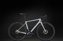 Liv ランマ マーブルユニコーンホワイト