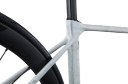 Liv ランマ マーブルユニコーンホワイト