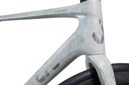 Liv ランマ マーブルユニコーンホワイト