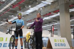 台湾自転車協会の会長ロバート・ウー氏とサイモン・ワン氏