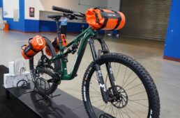 エロエブースのフルサスバイク