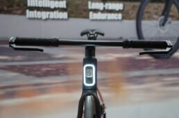 ヘッドチューブ内蔵LED