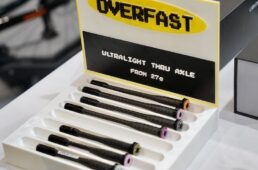 カーボンスルーアクスル