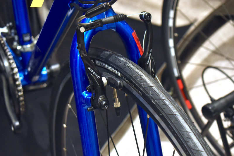 Vブレーキ仕様のクロスバイク