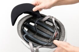 ヘルメットバイザーの装着方法