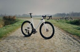 キャニオン　パリ〜ルーベ2年連続ワンツーフィニッシュ記念モデル