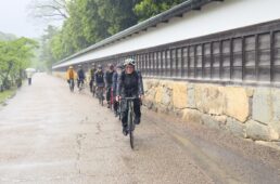 彦根城内の道を散策ライド……とはいかないぐらい土砂降り