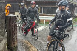 彦根道と旧中山道との追分と道標