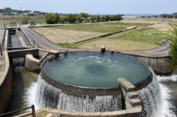 東山円筒分水槽