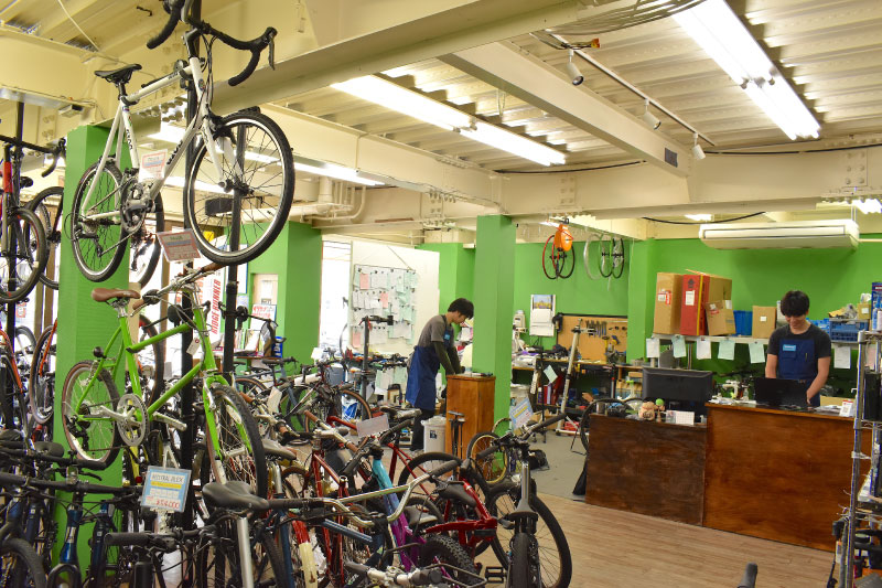サイクルショップカンザキ 伊丹店の店内の様子