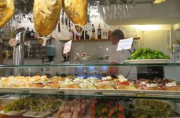 ぎっしり並ぶピンチョス