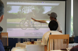 動画を映しつつ解説をする筧さん