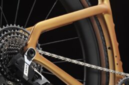 ツインアームド・シートステー