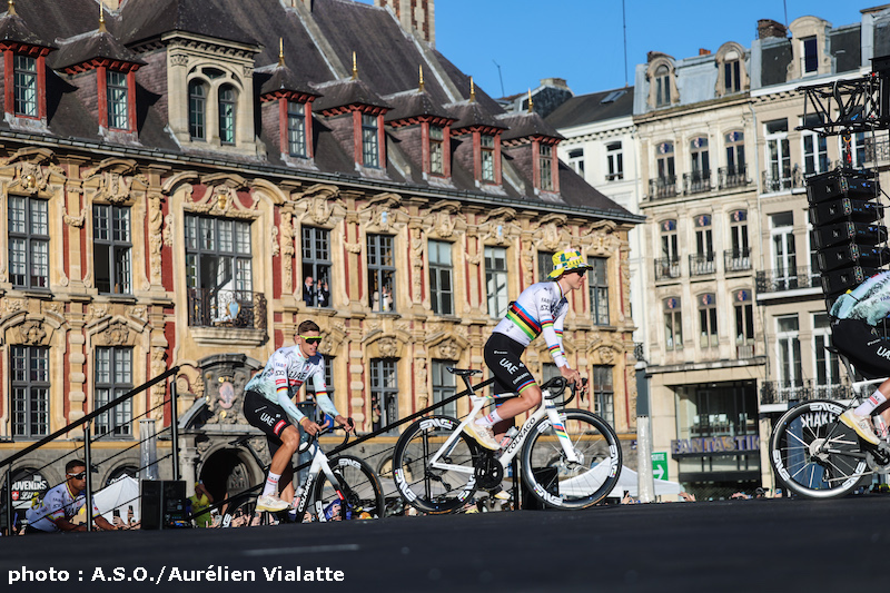 TOUR2025