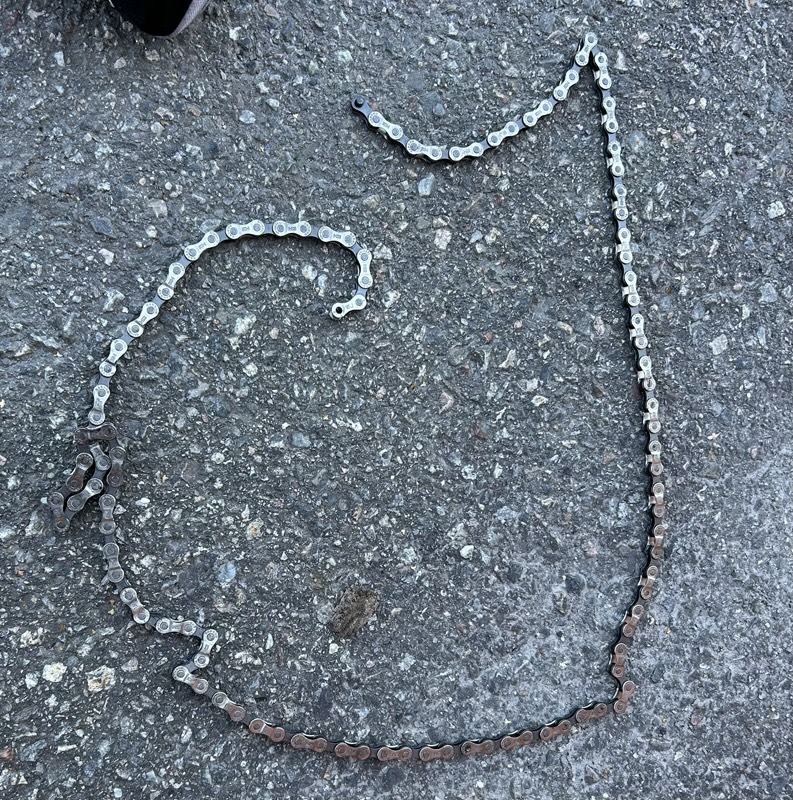 切れたチェーン