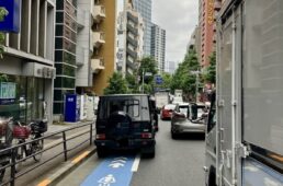 自転車通行帯に路駐