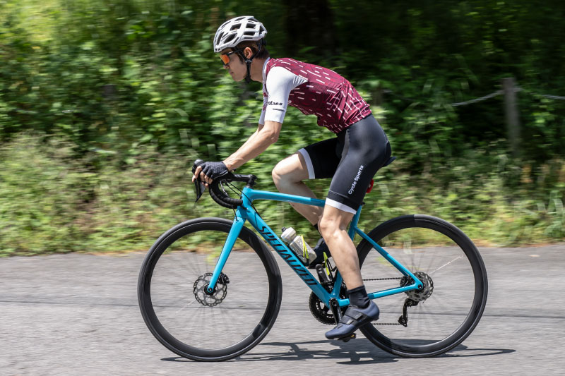 サイクリングウェアはロードバイクに特化された設計