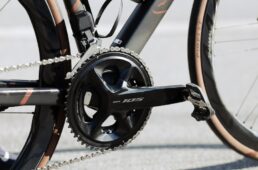 キャニオン・アルティメットCFR カンパニョーロエディション