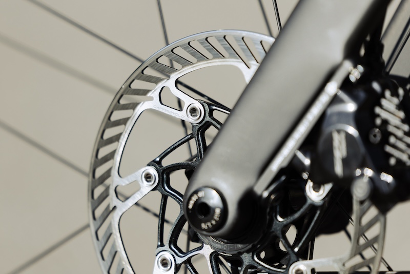 キャニオン・アルティメットCFR カンパニョーロエディション