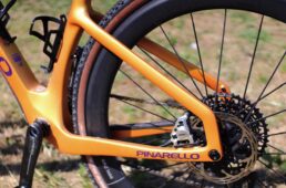 ツインアームド・シートステー